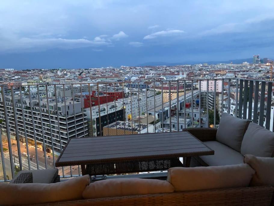 Stunning View Over Vienna In City Center Apartment Exterior foto