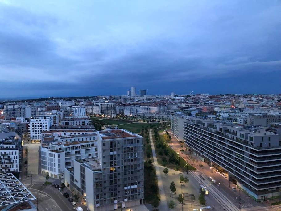 Stunning View Over Vienna In City Center Apartment Exterior foto
